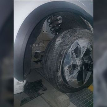 Geely Tegaskan Insiden Geely EX5 di PIK Murni Kecelakaan, Bukan Kerusakan As Roda