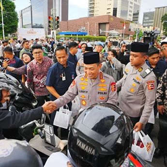 Kapolri Bagikan Takjil dan Buka Puasa Bersama Insan Pers
