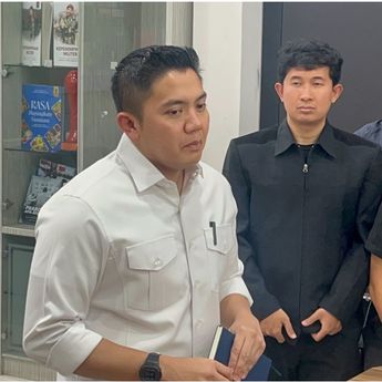 Seskab Teddy Bantah Program MBG Kurangi Anggaran Pendidikan