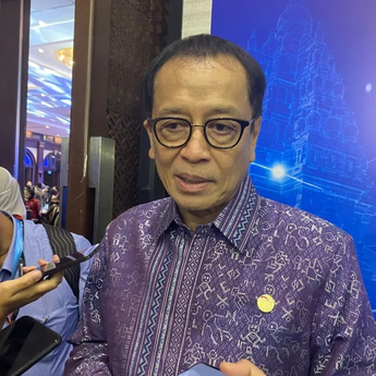 OJK Sebut Tren Bunga Kredit Turun Mendekati 8 Persen