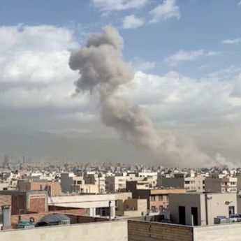 Serangan AS-Israel ke Iran Terjadi Dekat Kantor Ayatollah Ali Khamenei