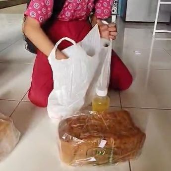Potret Kegembiraan Ibu Sambut MBG Ramadan: Alhamdulillah, Dapat Roti, Jus, Susu Fermentasi dan Pir