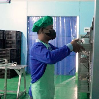 Tri Widodo, Penyandang Disabilitas yang Angkat Ekonomi Orang Tua Berkat Dapur MBG