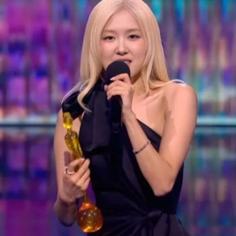 Ros&eacute; BLACKPINK jadi Artis K-pop Pertama yang Memboyong BRIT Award