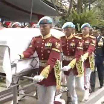 Prabowo Hadir dan Pimpin Upacara Pemakaman Eks Wapres Try Sutrisno