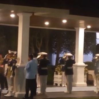 Gibran dan Jokowi Satu Mobil Usai Bertemu Prabowo di Istana