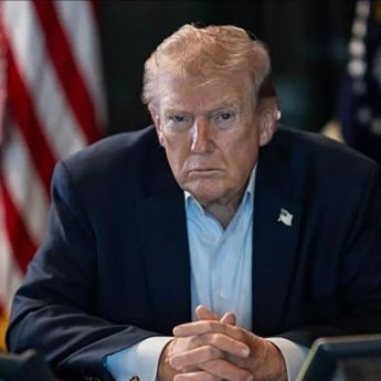 Trump Dikabarkan Kecewa atas Serangan Israel ke Depot Minyak Iran