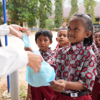 MBG Ramadan Roti Susu Telur dan Kurma: Anak-Anak Antusias Menanti Setiap Hari