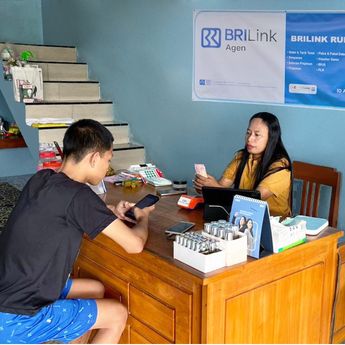 Dedikasi Rumiatun, BRILink Agen di Grobogan yang Sigap Melayani Warga Desa di Garis Depan
