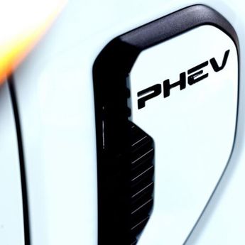 Dua CEO Otomotif Sebut Mobil Plug-In Hybrid "Palsu" dan "Terburuk"