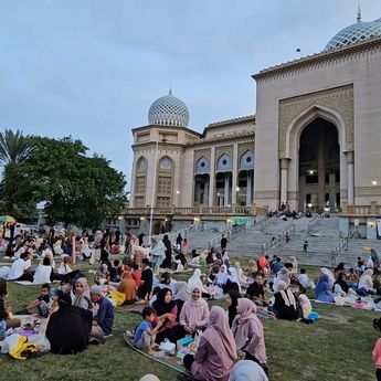 Pulih Lebih Cepat dari Bencana: Ramainya Suasana Ngabuburit dan Berburu Takjil di Aceh