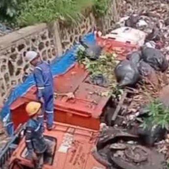 4 Orang Tewas Tertimbun Longsoran Gunungan Sampah di TPA Bantargebang