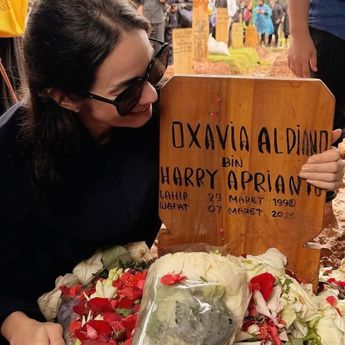 Enzy Storia Ungkap Kondisi Terakhir Vidi Aldiano Sebelum Meninggal