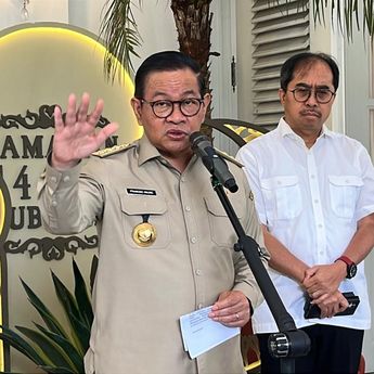 Gunungan Sampah Bantargebang Longsor, Pramono Ungkap Kronologi hingga 4 Orang Meninggal