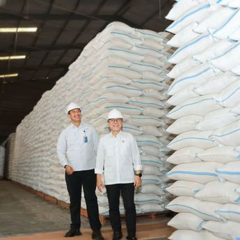 BULOG Pastikan Stok Beras dan Minyak Goreng Aman Sampai Akhir Tahun