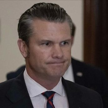 Menhan AS Sebut Operasi Militer terhadap Iran Baru Permulaan