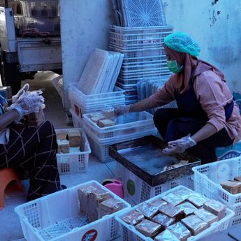 MBG Bantu Pabrik Roti Rumahan di Sukoharjo Kembangkan Usaha dan Serap Tenaga Kerja