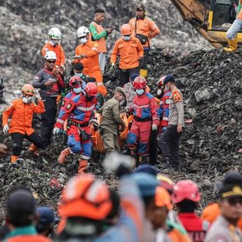 KLH Dalami Penyebab Longsor Sampah di Bantargebang yang Tewaskan 7 Orang