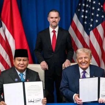 Cek Fakta: Foto Prabowo dan Trump Pamer Daging Babi, Hoaks!
