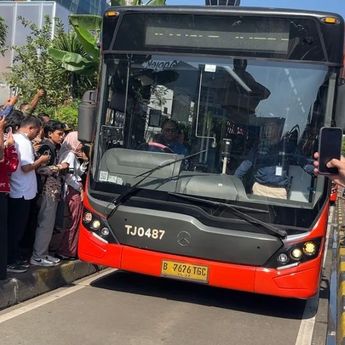 14 Bus Transjabodetabek Blok M-Bandara Soetta Resmi Beroperasi, Tarif Rp3.500