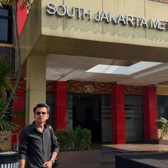 Datangi Polres Jaksel, Selebgram Adam Deni Serahkan Data dan Bukti Kasus Skyholic888