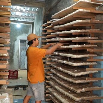 Rezeki Pengusaha Tempe dari Dapur MBG: Produksi Naik 100%, Kini Bisa Beli Mesin dan Rekrut Tetangga