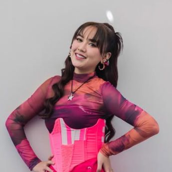 Happy Asmara Hangatkan Program Soundcore Siang Ini Lewat Single 'Anak Wedok'