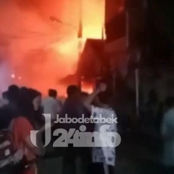 Kebakaran Lalap Rumah dan Toko Bangunan di Cipete Utara