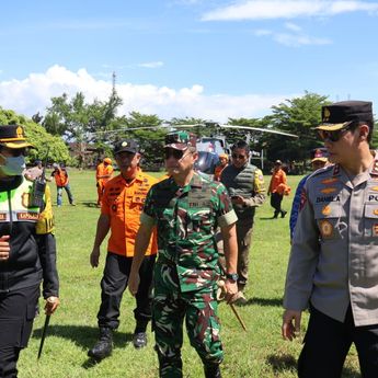 Pantau Arus Mudik dari Udara, Kapolda Bali Tinjau Antrean Panjang di Gilimanuk