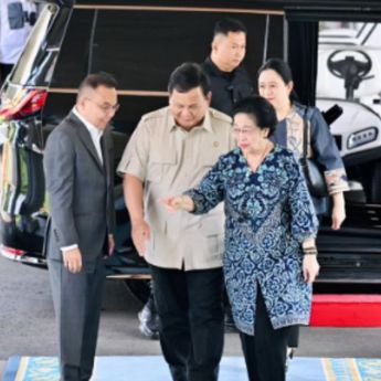 Hasto Beberkan Isi Pertemuan Prabowo dan Megawati di Istana