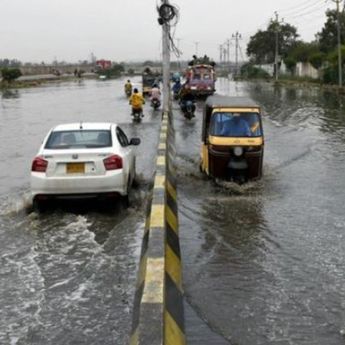 Karachi Dihantam Hujan Lebat Tewaskan 17 Orang