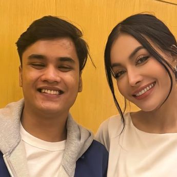 Senyum Denada Usai Bertemu Ressa Rosano