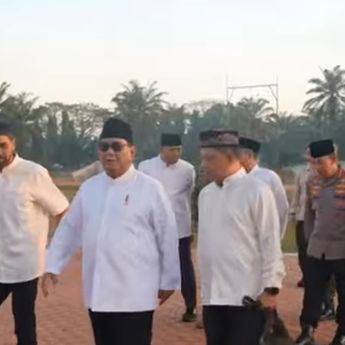 Prabowo Salat Idulfitri di Aceh Tamiang, Warga Padati Area Masjid