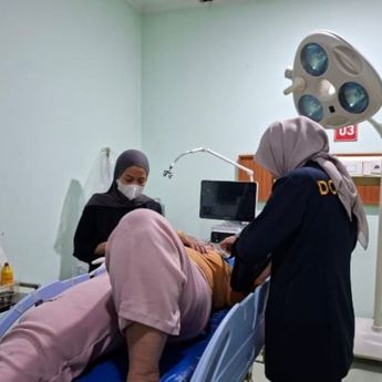 Kapolres Metro Bekasi Turun Tangan Evakuasi Korban Kecelakaan ke RS