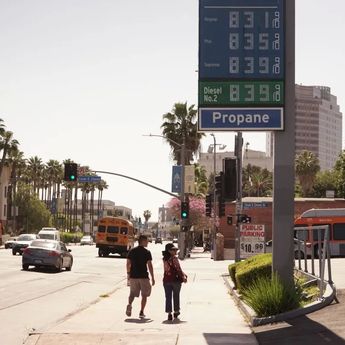 Survei: Kepuasan Publik terhadap Trump Turun ke 36 Persen