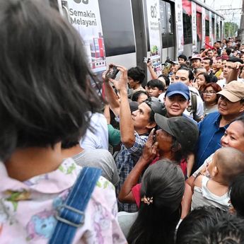 Kunjungan Mendadak Prabowo di Senen, Tangis Haru dan Harapan Warga Pecah di Bantaran Rel