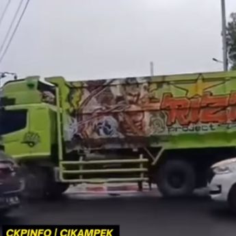 Pemotor Tewas Terlindas Truk di Simpang Jomin Kotabaru
