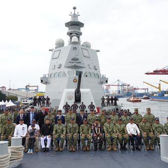 Panglima TNI Tinjau KRI Prabu Siliwangi-321, Kapal Perang Canggih Buatan Italia