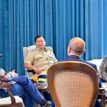 Seskab Teddy: Prabowo Terima Tokoh Global Ray Dalio Bahas Ekonomi Indonesia dan Kekuatan Danantara