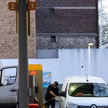 Prancis Longgarkan Standar BBM di Tengah Ancaman Krisis Energi Global