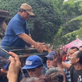 Presiden Prabowo Tinjau Permukiman Warga di Bantaran Rel Senen Secara Mendadak