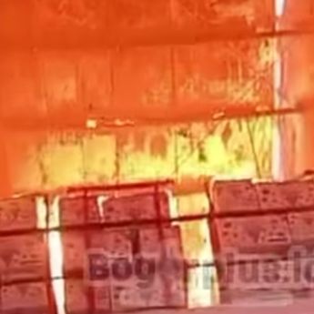 Pabrik Pembuatan Gelas Plastik di Gunung Putri Ludes Terbakar