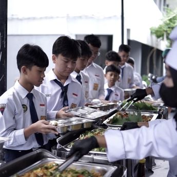 MBG Prasmanan di Cianjur Disambut Antusias Siswa, SPPG Siap Keliling Sekolah Tiap Pekan