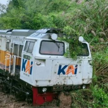 KA Ciremai Terjebak Longsor di Jalur Sasaksaat Bandung, Perjalanan Sempat Terganggu