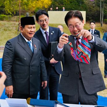 Seskab Teddy: Diplomasi &ldquo;Anabul&rdquo; Prabowo di Republik Korea, Kejutan Hangat yang Curi Perhatian Presiden Lee