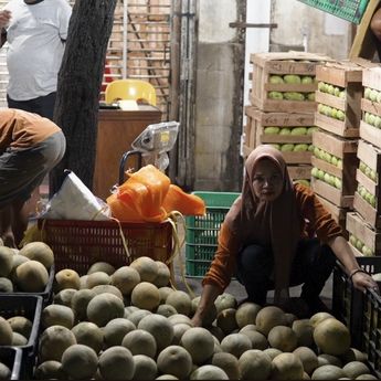 Pedagang Melon di Pasar Gede Solo Rasakan Peningkatan Ekonomi Sejak Ada MBG