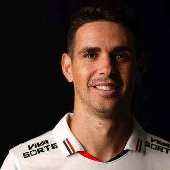 Oscar Pensiun Dini Usai Alami Masalah Jantung