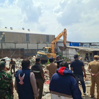 Pemkot Jakbar Bongkar Permukiman di Kalideres untuk Lahan TPU