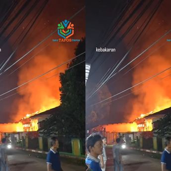 Kebakaran Hebat Hantam Rumah Mewah depan Puskesmas Depok