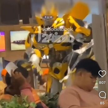 Dituduh Cabul, Pria Cosplay Robot Dikasih 'Salam Olahraga'